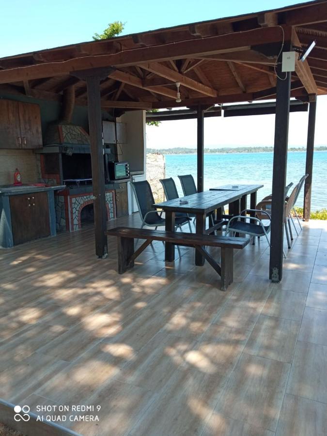 Studios Efi Beach 보우르보우로우 외부 사진