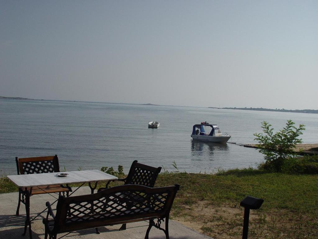 Studios Efi Beach 보우르보우로우 외부 사진