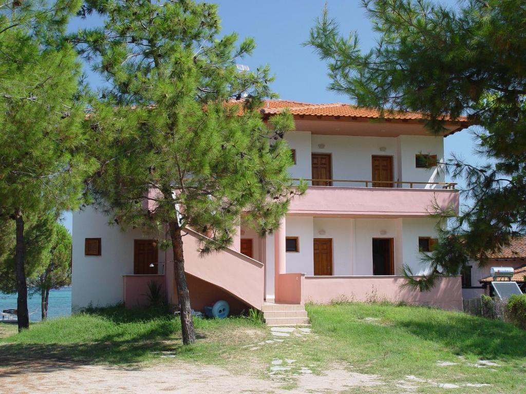 Studios Efi Beach 보우르보우로우 외부 사진